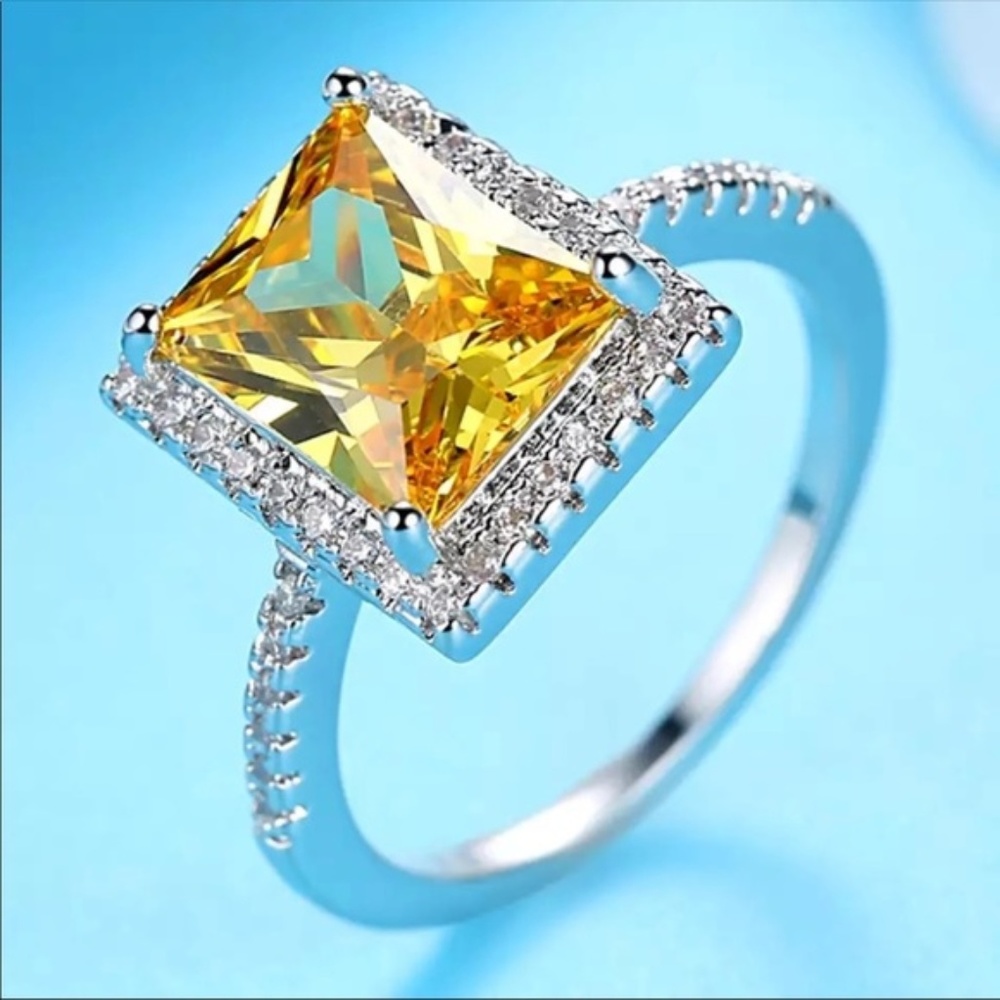 Beautiful Champagne Cubic Zirconia Ring - Picture 3 of 3